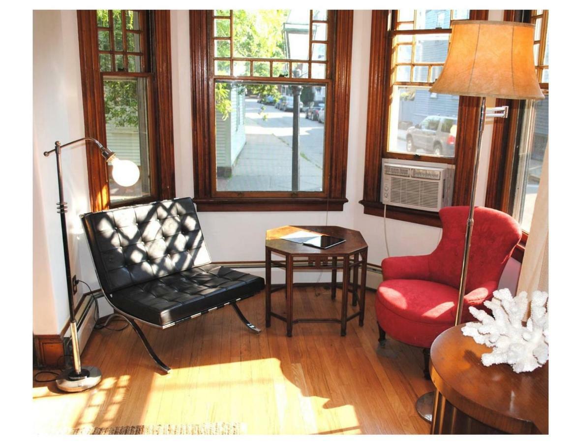 Austin House Inn Tour de Tour de Newport Extérieur photo